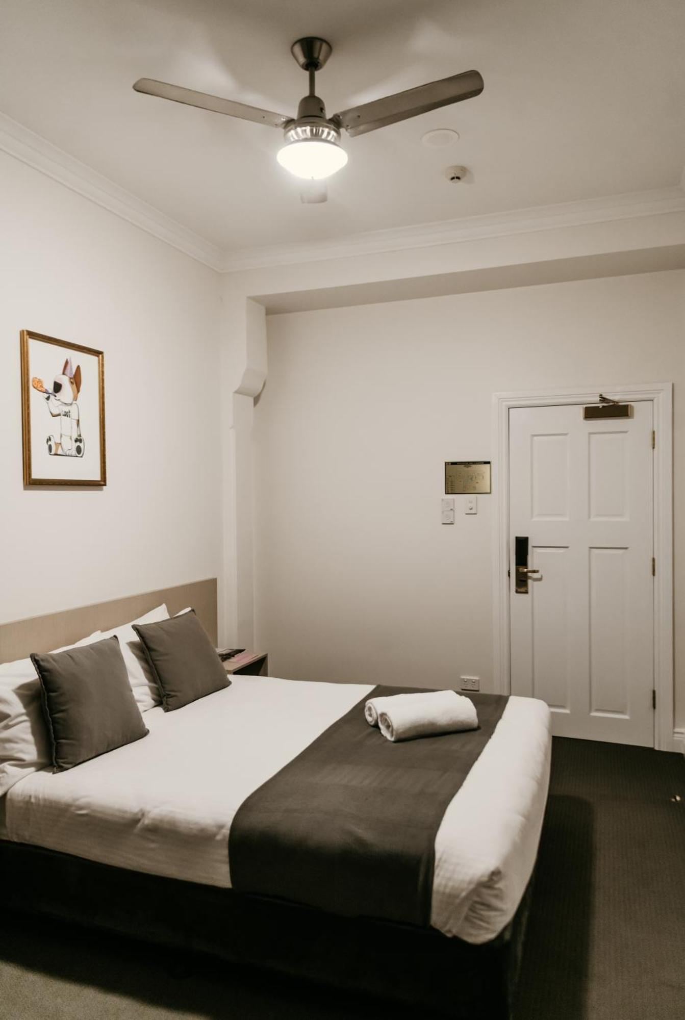 The Imperial Hotel Murwillumbah Room photo